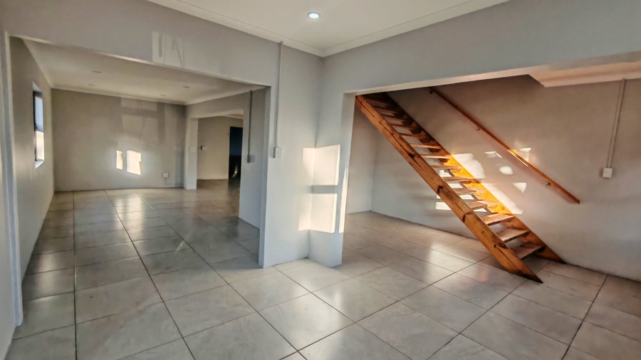5 Bedroom Property for Sale in Fraaiuitsig Western Cape